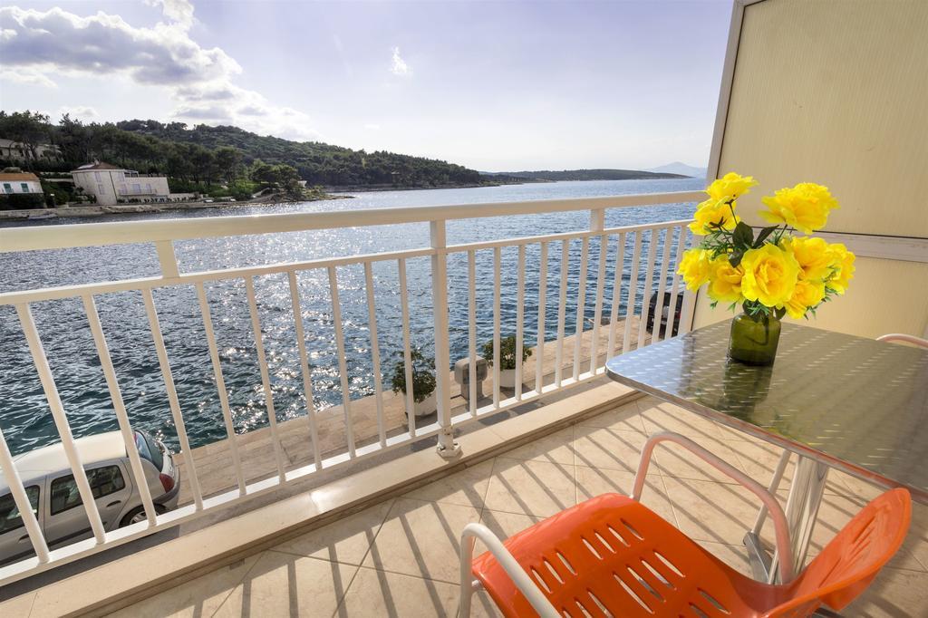 Apartment Mery Povlja  Dış mekan fotoğraf